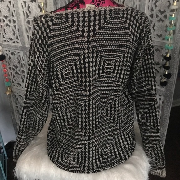 Black and cream multicolored pattern sweater - Picture 2 of 7
